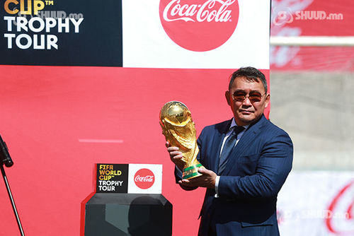 Х.Баттулга хөлбөмбөгийн ДАШТ-ий Алтан цомыг өргөж, үг хэллээ